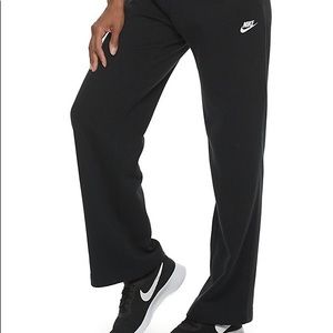 Women’s Nike loose fit sweatpants